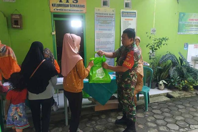 Babinsa Pendampingan Serentak Penyaluran Bantuan Pangan Untuk Penanganan Stunting