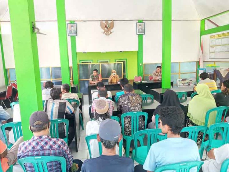 Babinsa Lurah dan Bhabinkamtibmas Berikan Himbauan Kamtibmas Menjelang Lebaran
