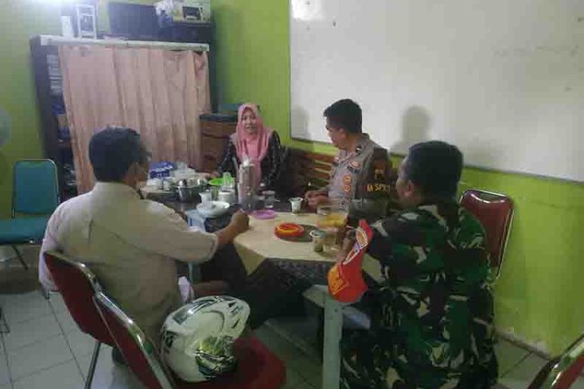 Babinsa Sambangi Kantor Panitia Pemungutan Suara (PPS) Kelurahan