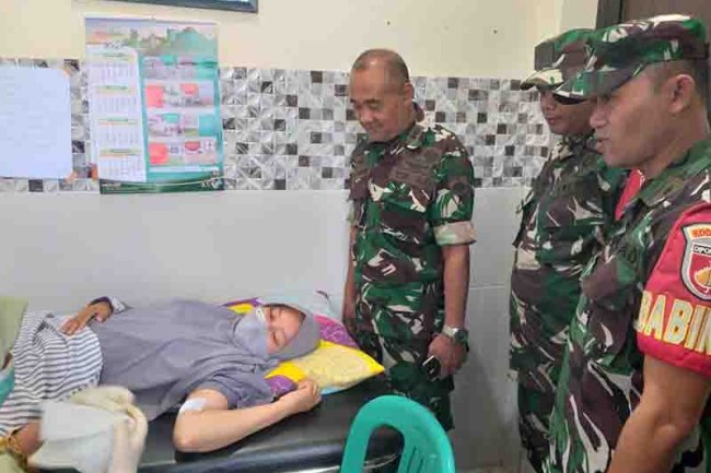 Babinsa Melaksanakan Safari  Kegiatan Kb Kes Di Dua Puskesmas