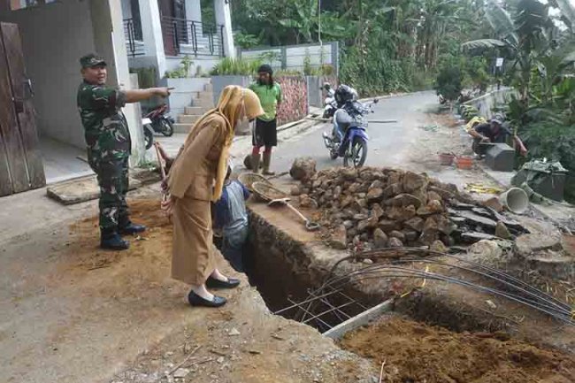 Babinsa Patroli Wilayah Dan Pantau Pembangunan Di Wilayah Binaan