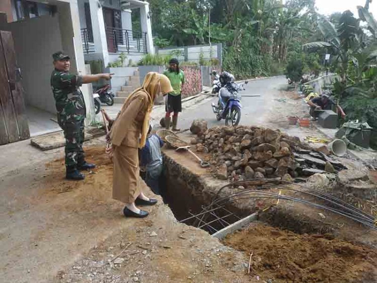Babinsa Patroli Wilayah Dan Pantau Pembangunan Di Wilayah Binaan