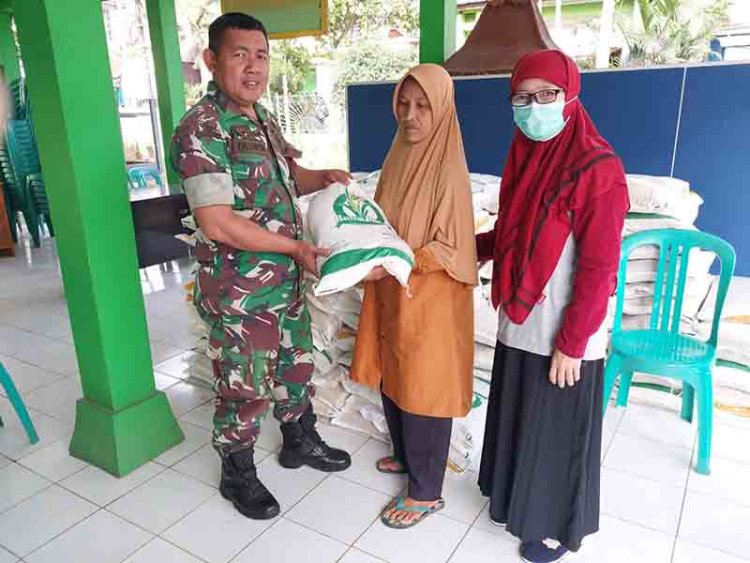SELURUH BABINSA KORAMIL 01 BANJARNEGARA KAWAL PENYALURAN BANTUAN BERAS
