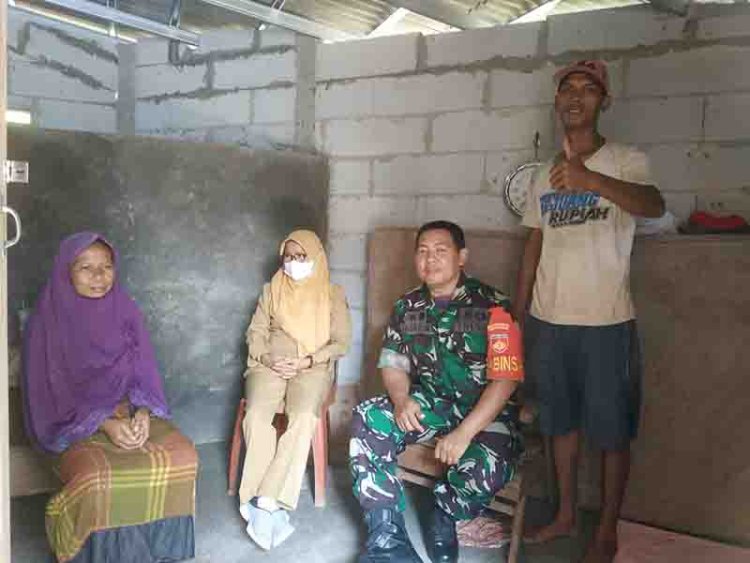 Babinsa Bersama Lurah Patroli Wilayah Dan Tinjau Hasil Pembangunan RLH