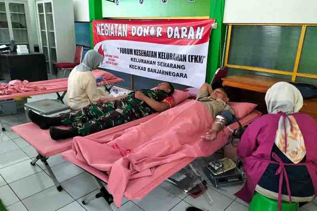 Tiga Anggota Koramil 01 Banjarnegara Ikuti Kegiatan Donor Darah FKK Kelurahan Semarang
