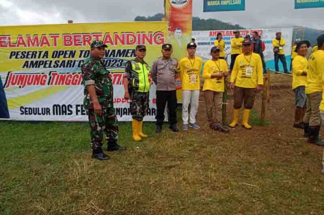 Babinsa Terus Kawal Turnamen Sepakbola Ampelsari Cup II Tahun 2023