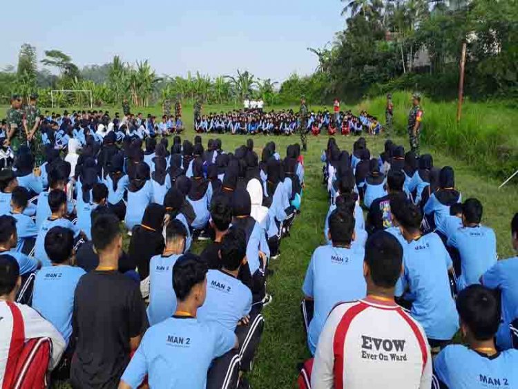 Lima Belas Babinsa Koramil 01 Banjarnegara Berikan Pendidikan Karakter Siswa Baru MAN 2 Banjarnegara