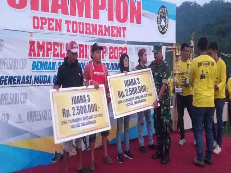 Final Turnamen Sepakbola Ampelsari Cup II Tahun 2023 Babinsa Laksanakan Pengamanan