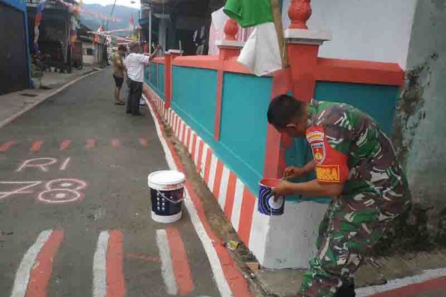Babinsa Semangati Warga Perindah Lingkungan RT Masing-masing Sambut Agustusan