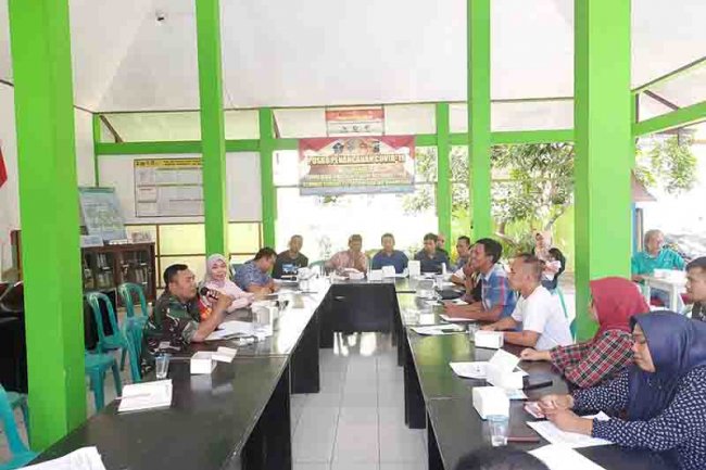 Babinsa Dan Lurah Ikuti Rapat Bersama Karang Taruna Ramaikan Agustusan