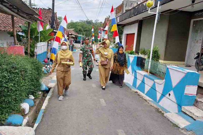 Kelurahan Semarang Laksanakan Penilaian Lomba Kebersihan Lingkungan Dalam Rangka Agustusan Kerjasama Dengan Babinsa
