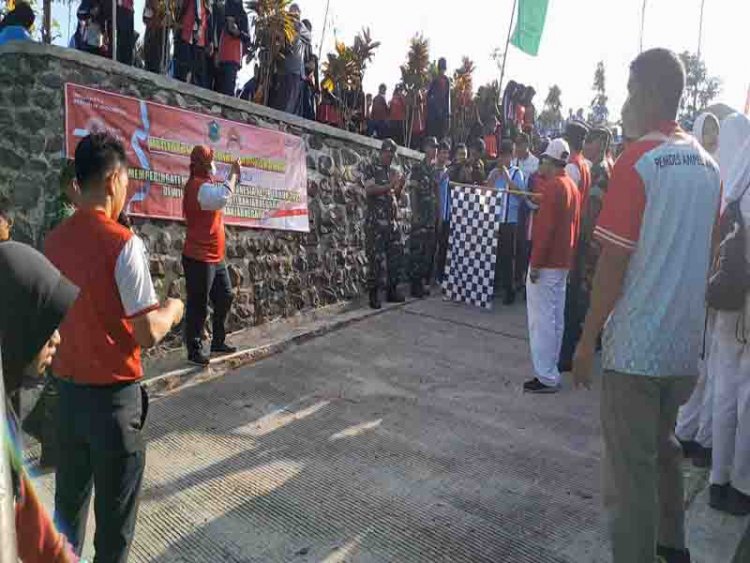 Babinsa Koramil 01 Banjarnegara Kawal Giat Senam Massal Dan Jalan Sehat Kecamatan Banjarnegara