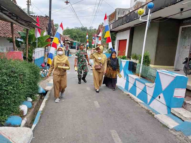 Kelurahan Semarang Laksanakan Penilaian Lomba Kebersihan Lingkungan Dalam Rangka Agustusan Kerjasama Dengan Babinsa