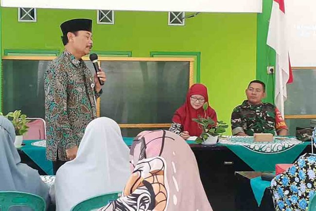 TIMBA ILMU,BABINSA HADIRI PENGAJIAN RUTIN DARI KEMENAG DI KELURAHAN SEMARANG
