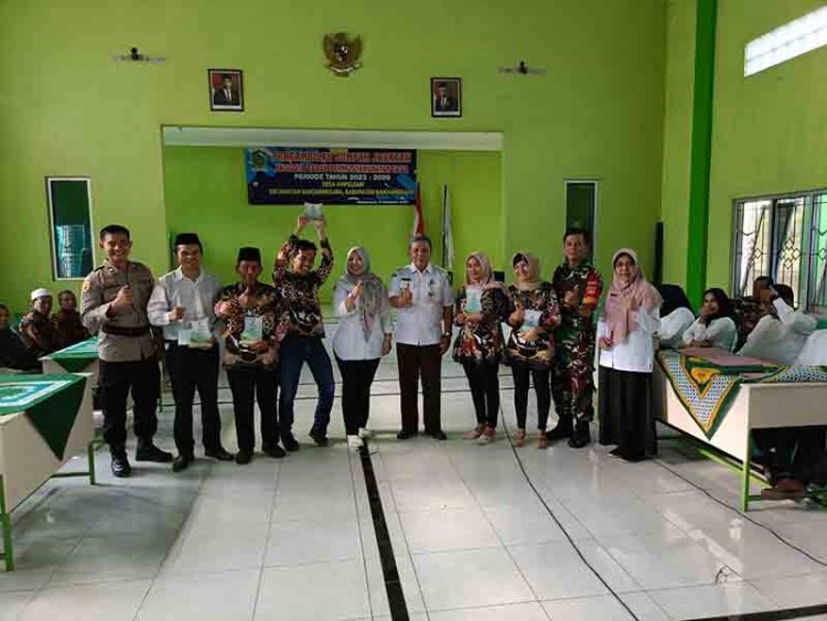 Babinsa Hadiri Acara Pengambilan Sumpah Jabatan Anggota Badan Permusyawaratan Desa Desa Ampelsari 