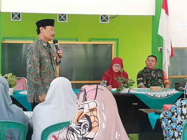 TIMBA ILMU,BABINSA HADIRI PENGAJIAN RUTIN DARI KEMENAG DI KELURAHAN SEMARANG