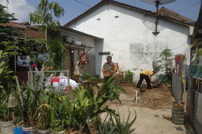 Ringankan Kesulitan Warga,Babinsa Bantu Pembangunan Rumah Layak Huni Dari Baznas