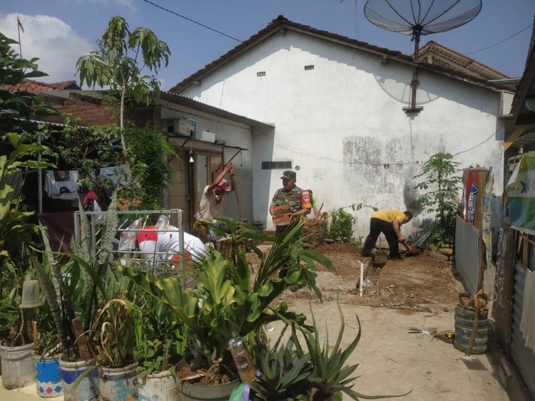 Ringankan Kesulitan Warga,Babinsa Bantu Pembangunan Rumah Layak Huni Dari Baznas