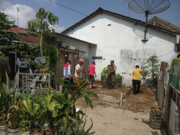 Selama Sepekan Babinsa Dampingi Pembangunan Rumah Layak Huni Milik Bapak Hanif
