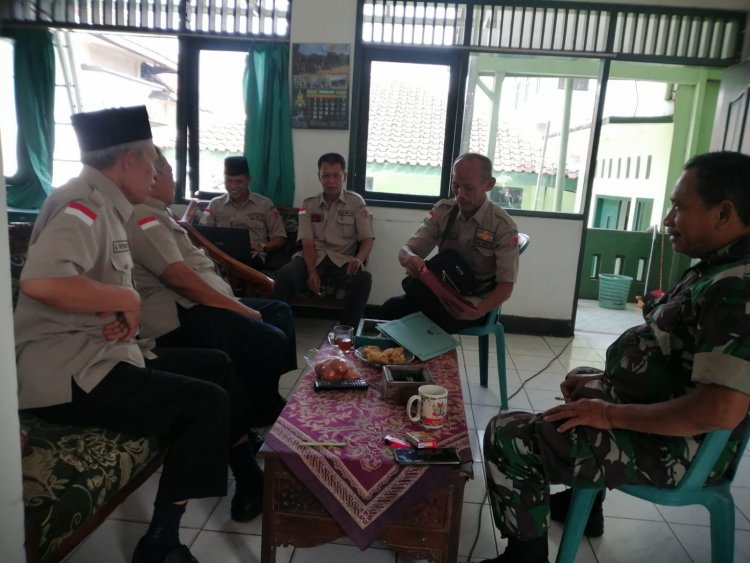 Salah Satu Upaya Untuk Menjalin Silaturahmi Dan Keakraban Dengan Para Senior, Pgs. Danramil 01/Banjarnegara Melaksanakan Komsos Dengan Purnawiran