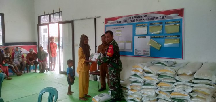 Yakinkan Penyaluran Bantuan Pangan Berjalan Aman dan Lancar, Babinsa Turun Langsung Ke Desa