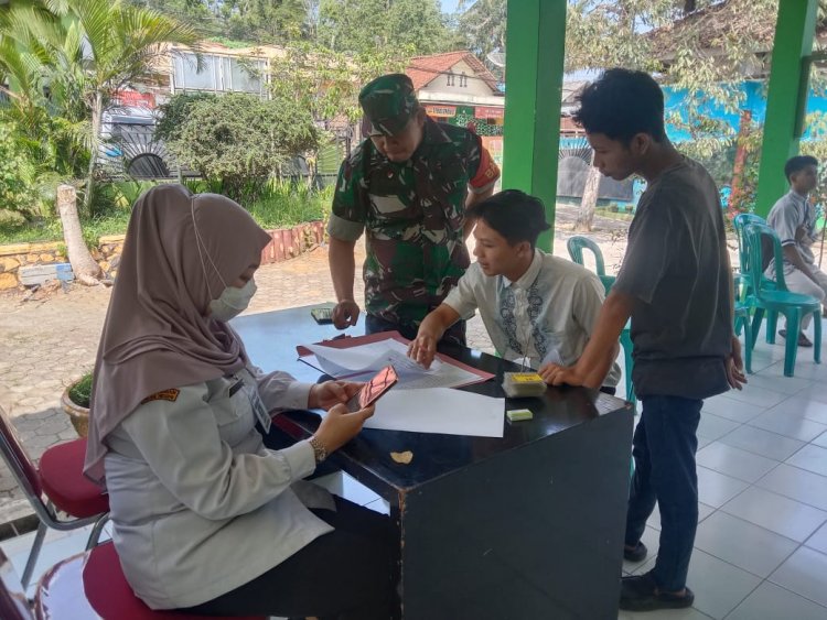 Jemput Bola Perekaman e-KTP Diwarnai Drama Kejar-kejaran Dengan Penyandang Gangguan Jiwa.