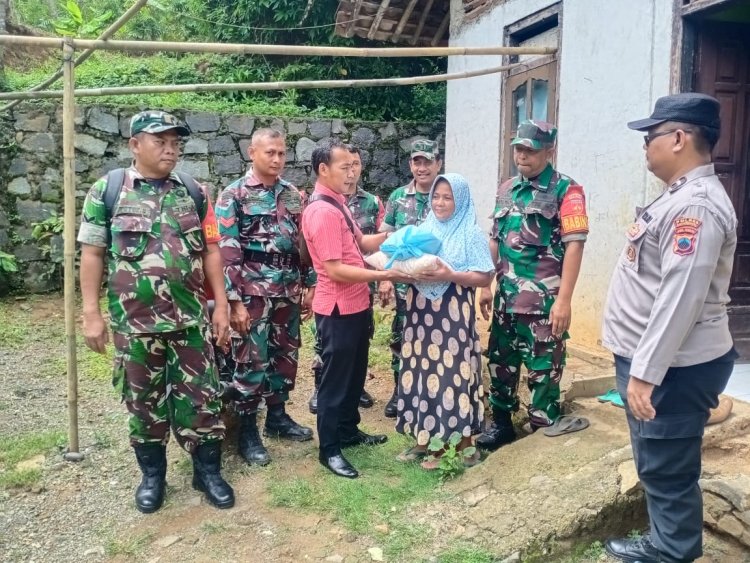 Babinsa dan Bhabinkamtibmas Bersatu dalam Baksos Pembagian Sembako