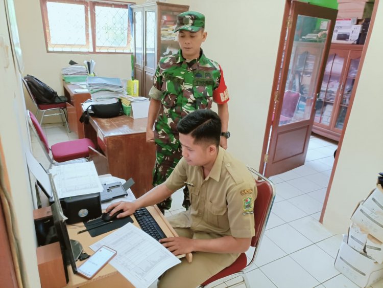 Aktif Komsos Bersama Perangkat Desa Menjadikan Hubungan Kerja Antara Babinsa Dan Aparat Desa Semakin Solid 