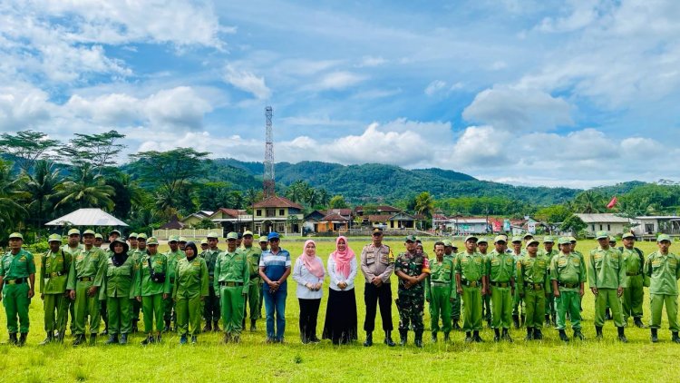 Jelang Pemilu,Babinsa Dan Polisi RW Berikan Sosialisasi Serta Pengetahuan Berpakaian Rapi Kepada Satlinmas
