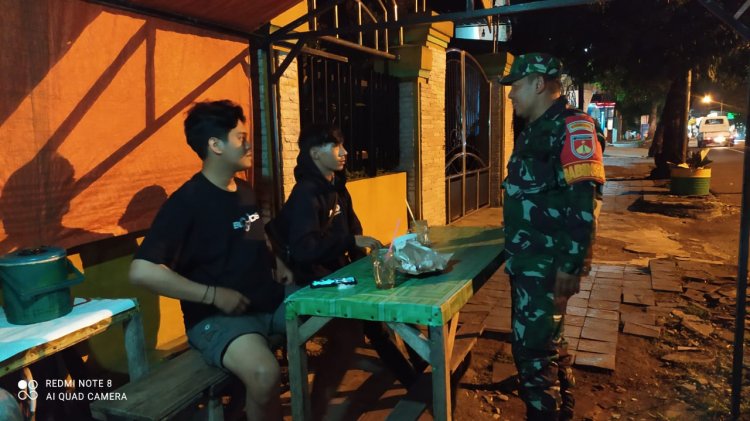 Patroli Malam,Piket Koramil 01/Banjarnegara Himbau Anak-anak Muda Tidak Keluar Rumah Larut Malam.