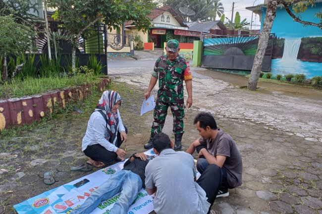 Babinsa Berperan Aktif Dalam Penyiapan Satlinmas Mengikuti Jambore.