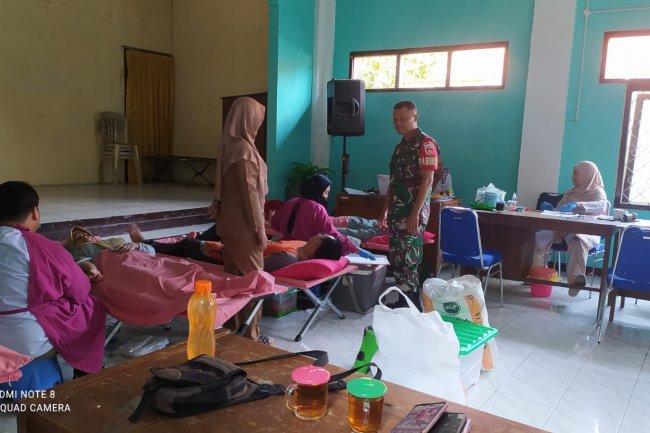 Babinsa Dukung Aksi Donor Darah Kelurahan Demi Selamatkan Sesama