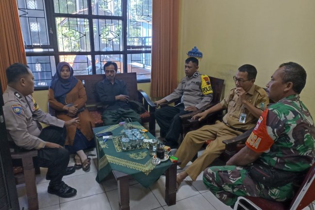 Babinsa Koramil 01/Banjarnegara Laksanakan Komsos Sebagai Sarana Penggalangan Masyarakat Serta Terpeliharanya Hubungan Baik Dengan Mitra Karib