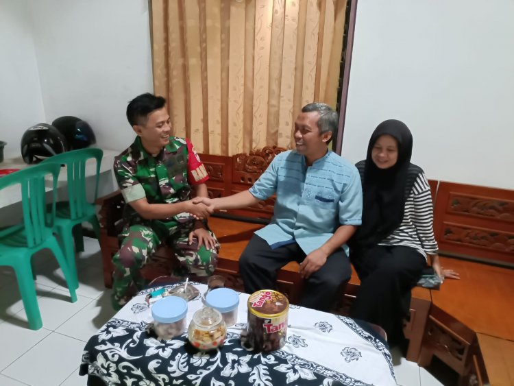 Mewujudkan Keakraban, Babinsa Komsos Dengan Warga Binaannya.