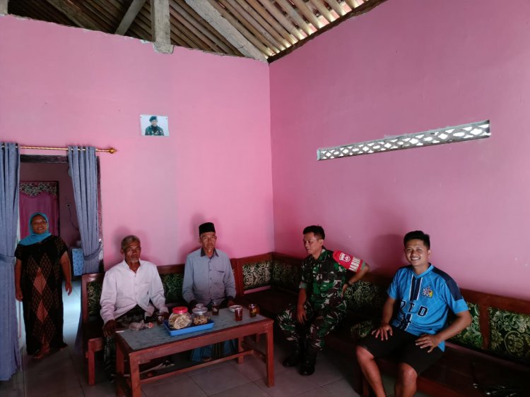 Jalin Hubungan Baik, Babinsa melaksanakan Komsos Dengan Warga Binaan.