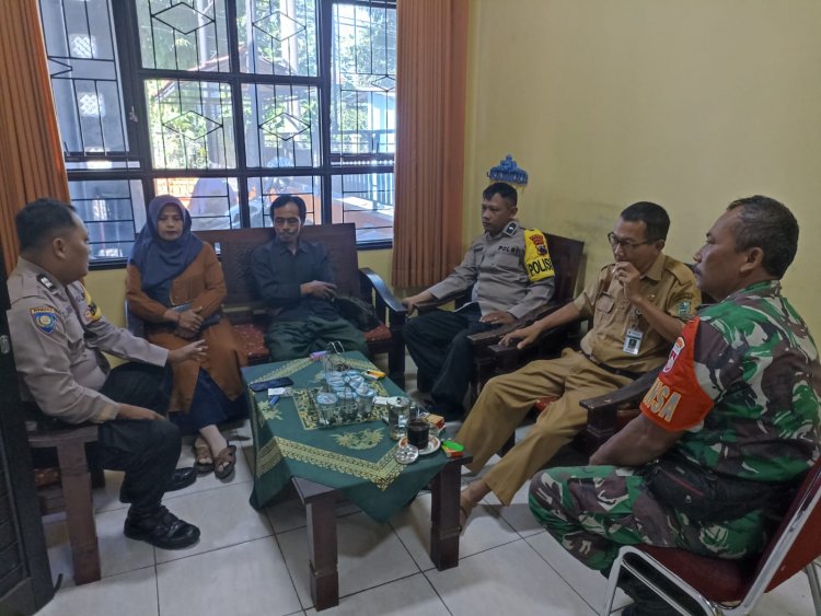 Babinsa Koramil 01/Banjarnegara Laksanakan Komsos Sebagai Sarana Penggalangan Masyarakat Serta Terpeliharanya Hubungan Baik Dengan Mitra Karib