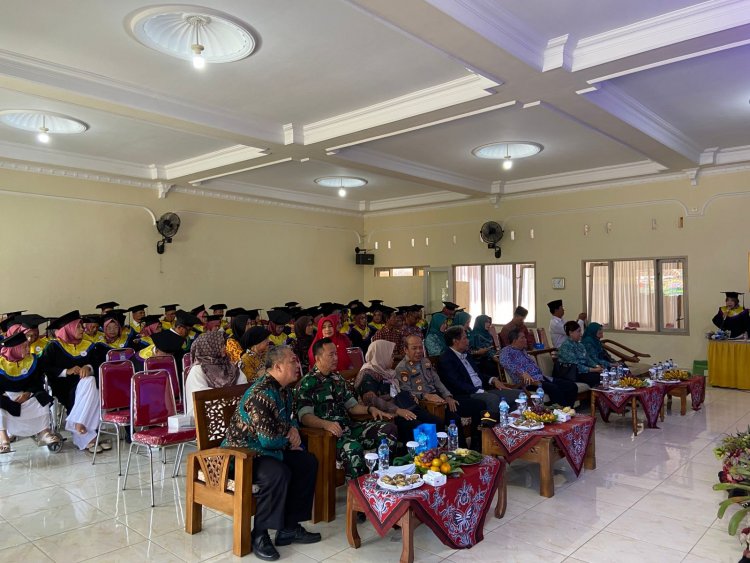 Danramil 01/Banjarnegara Menghadiri Kegiatan Wisuda Sekolah Lansia Murih Raharja 5.