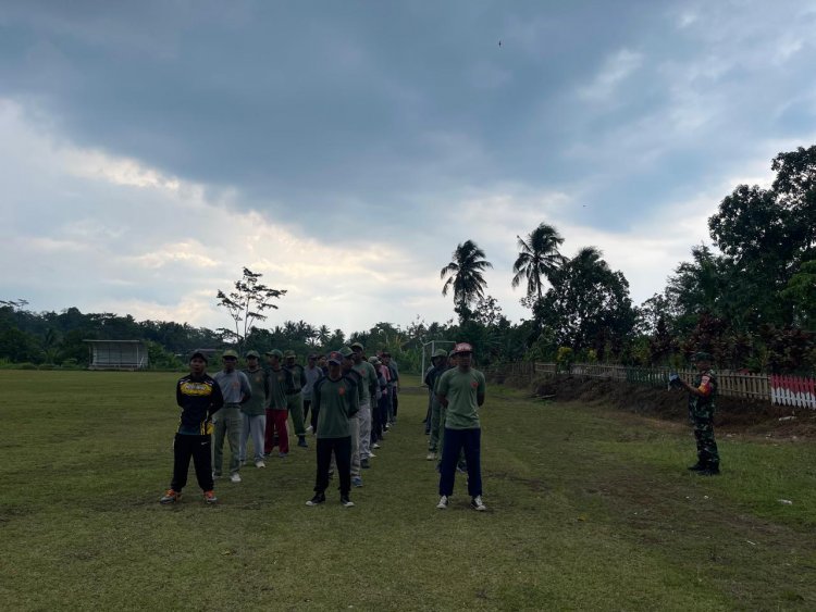 Jelang Pilkada dan PilBup Banjarnegara,Babinsa Dan Kasi Pemerintahan Siapkan Linmas Sebagai Petugas TPS