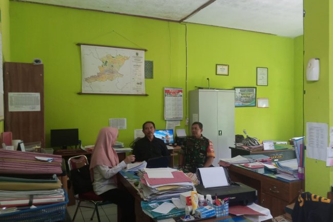 Tingkatkan Sinergitas Yang Baik,Babinsa Komsos Dengan Staff Kelurahan