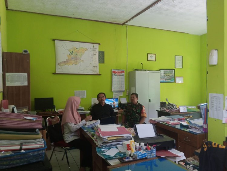 Tingkatkan Sinergitas Yang Baik,Babinsa Komsos Dengan Staff Kelurahan