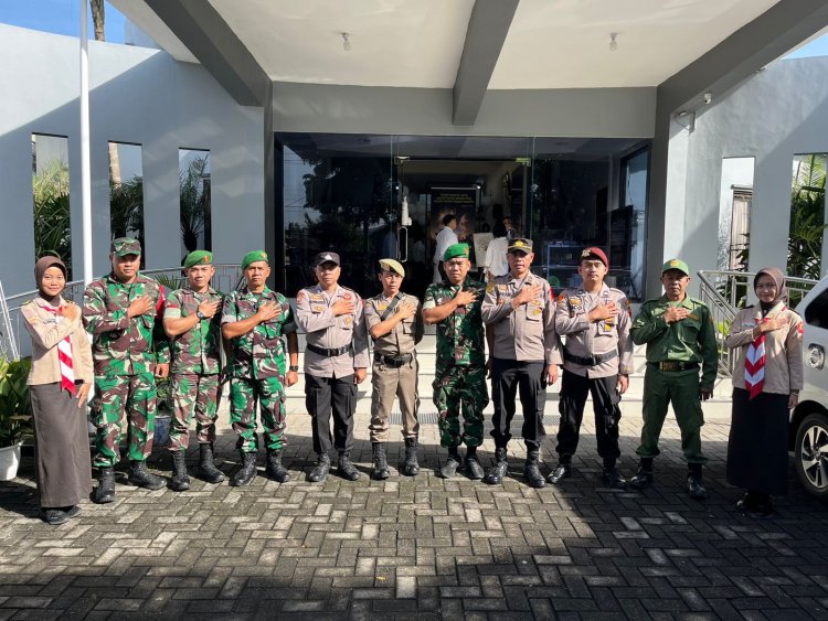 Babinsa Koramil 01/Banjarnegara Dan Polsek Banjarnegara Laksanakan Pengamanan Perayaan Natal Tahun 2024 Dan Jelang Tahun Baru 2025