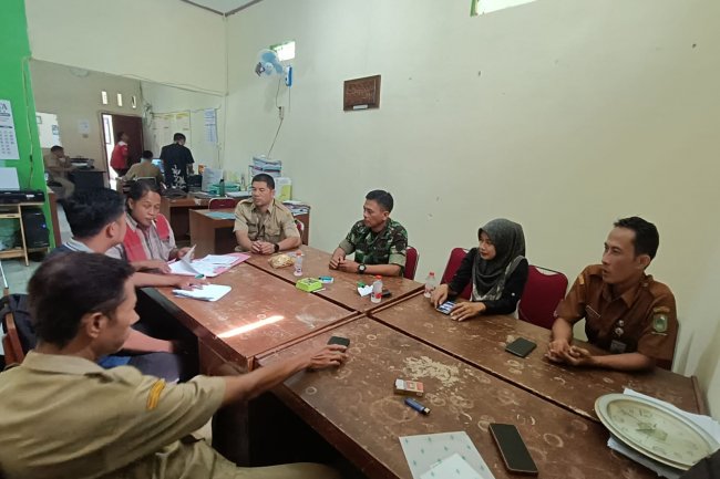 Babinsa Ampelsari Koramil 01/Banjarnegara Laksanakan Komsos dan Koordinasi Di Wilayah Binaan 