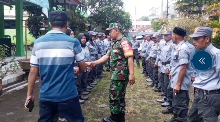 Babinsa Laksanakan Halal Bihalal Dengan Pemerintah Kelurahan Semarang dan Anggota Satlinmas