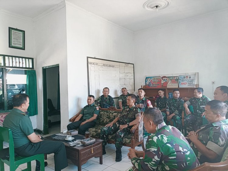 KOMANDAN KORAMIL BERIKAN ARAHAN  KEPADA ANGGOTA MELALUI JAM DANRAMIL
