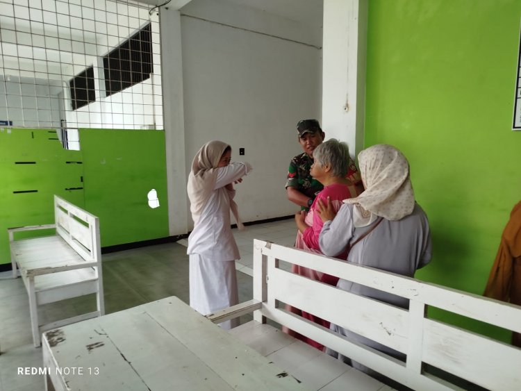 BABINSA DAN BHABINKAMTIBMAS BANTU EVAKUASI ORANG DENGAN GANGGUAN JIWA