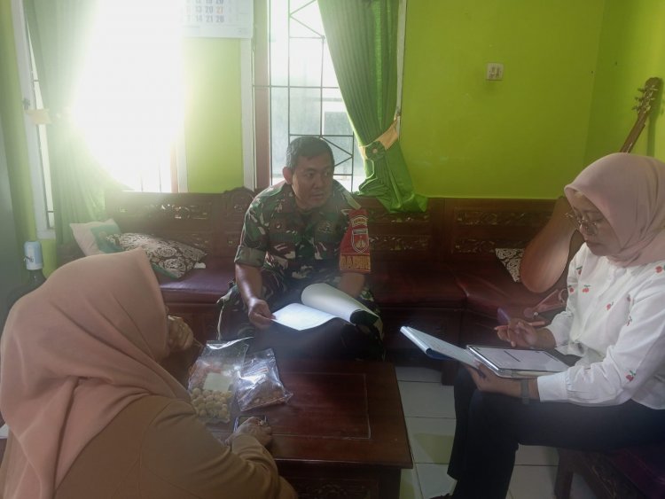 Babinsa Sambangi Kelurahan,Komsos Dengan Sekertaris Lurah dan Petugas BPS