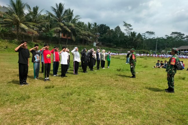 MASA PENGENALAN LINGKUNGAN SEKOLAH BABINSA BERIKAN WAWASAN KEBANGSAAN DAN PENDIDIKAN KARAKTER SISWA