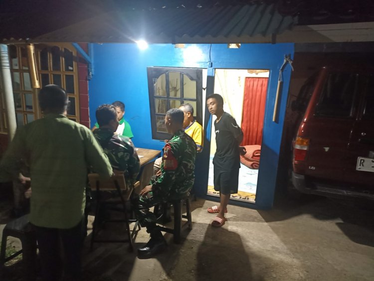 Jaga Kamtibmas Wilayah,Anggota Koramil 01 Banjarnegara Rutin Patroli Malam. ‎