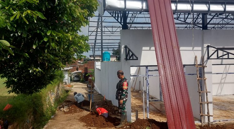 Babinsa Koramil 01 Banjarnegara Awasi Pembangunan KDKMP di Kelurahan Sokanandi